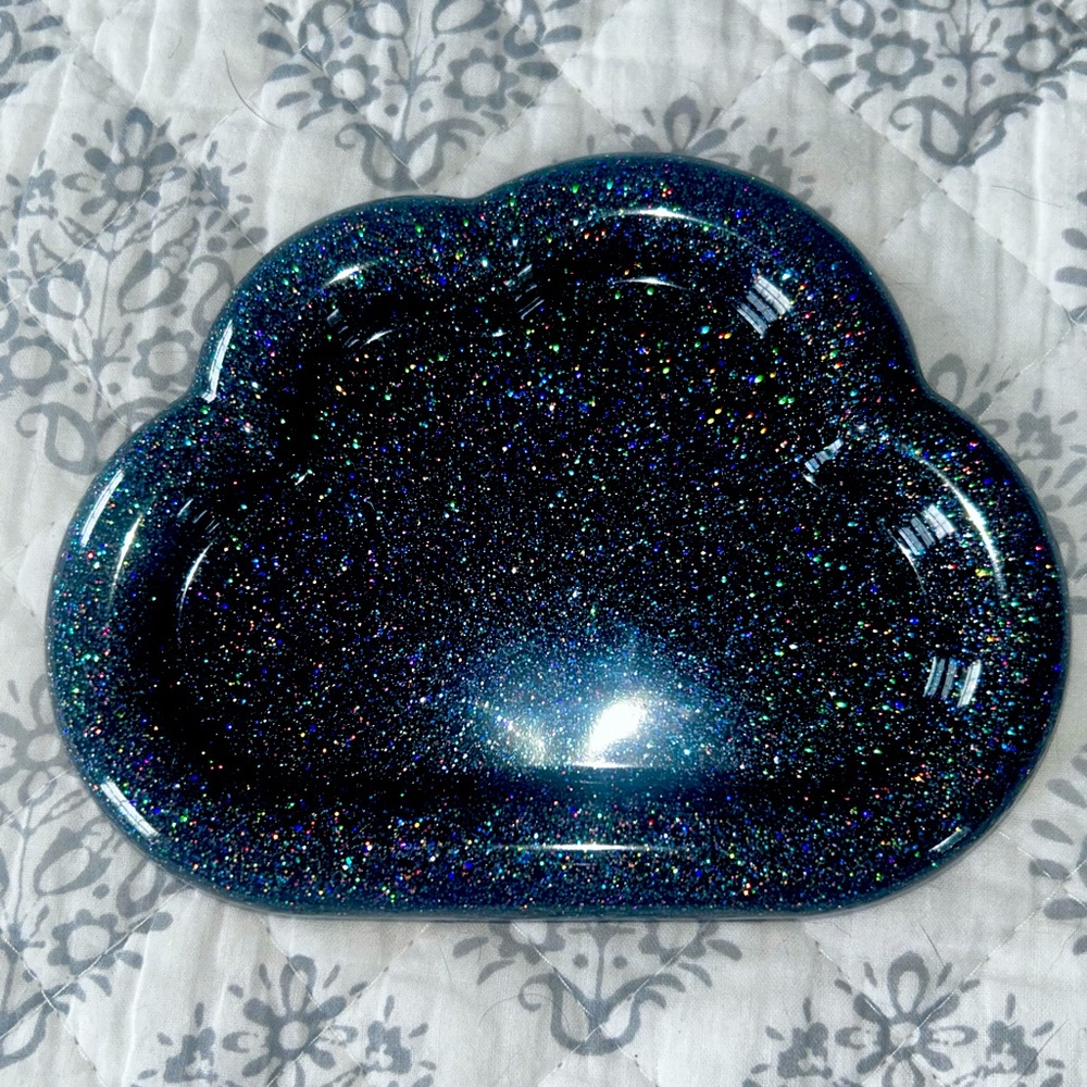 Custom epoxy and prismatic glitter cloud dish